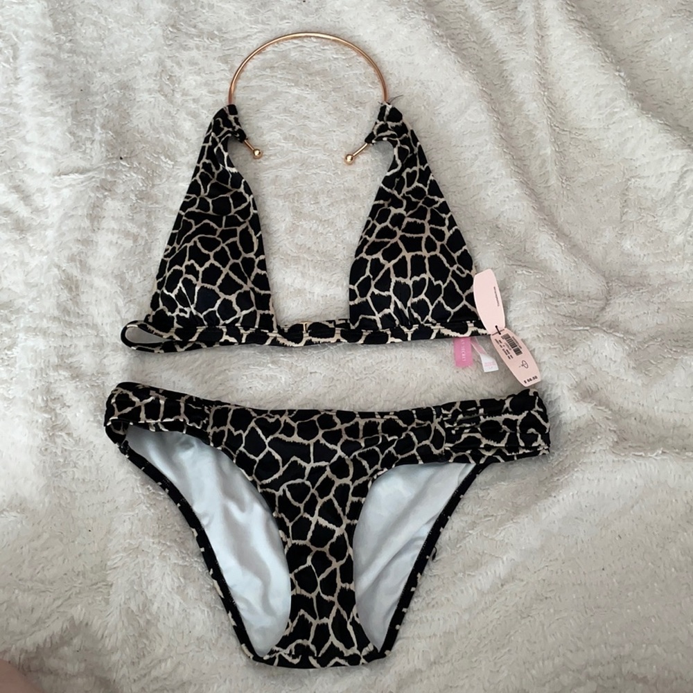 Giraffe print gold neck ring VS top and bottoms